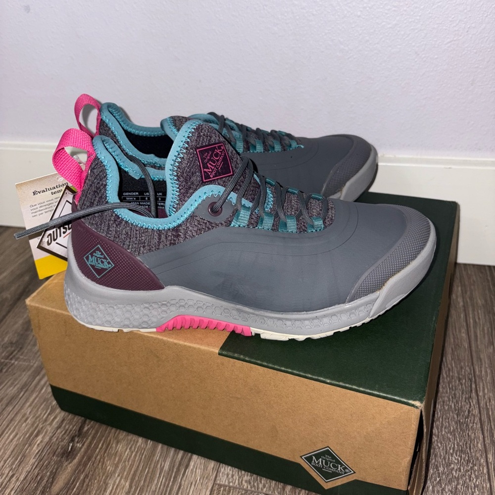 Muck Women's Gray Pink/teal  Sneakers Size 5 NEW